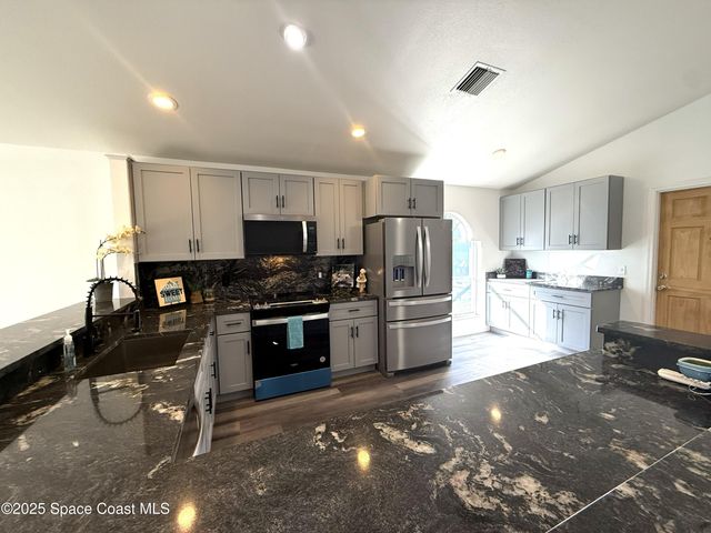 2924 Pebble Creek Street, Melbourne, FL 32935