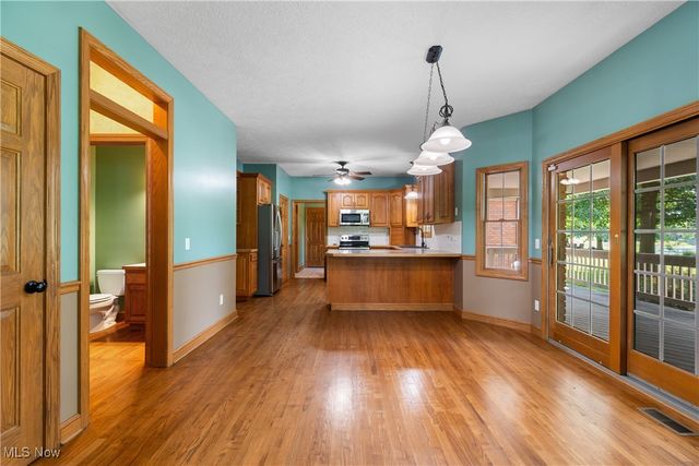 6180 Edison Street NE, Hartville, OH 44632