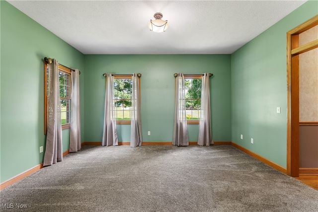 6180 Edison Street NE, Hartville, OH 44632