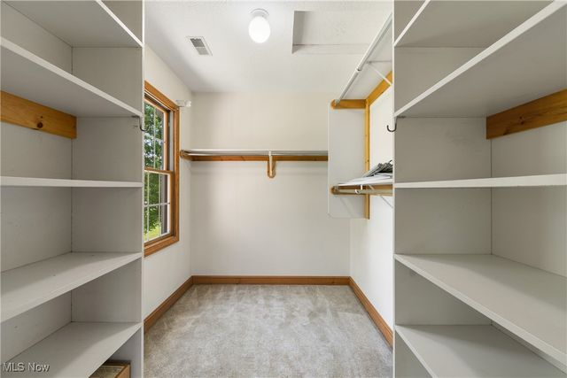 6180 Edison Street NE, Hartville, OH 44632