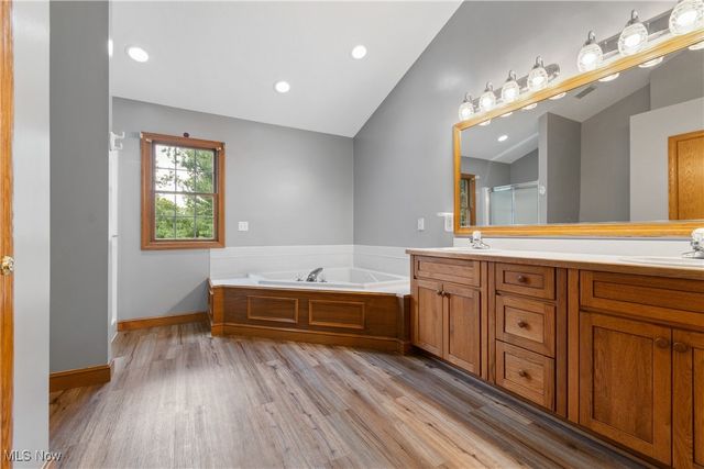 6180 Edison Street NE, Hartville, OH 44632