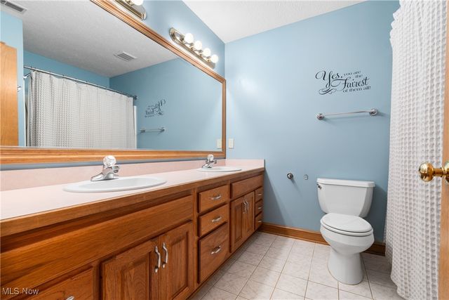 6180 Edison Street NE, Hartville, OH 44632