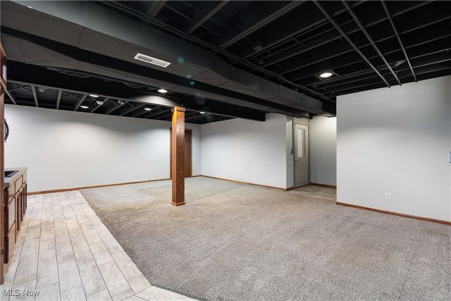 6180 Edison Street NE, Hartville, OH 44632