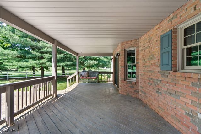 6180 Edison Street NE, Hartville, OH 44632