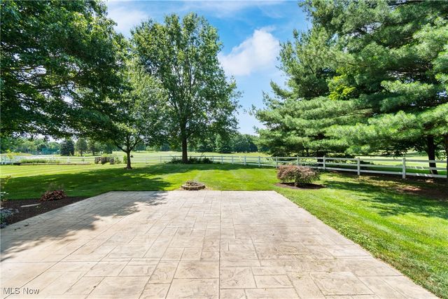 6180 Edison Street NE, Hartville, OH 44632