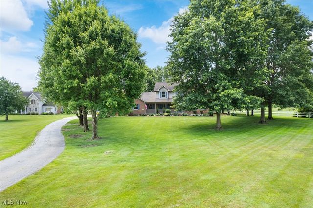 6180 Edison Street NE, Hartville, OH 44632