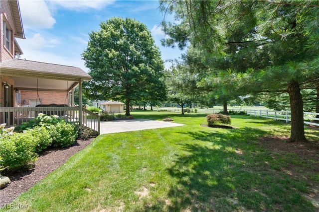 6180 Edison Street NE, Hartville, OH 44632