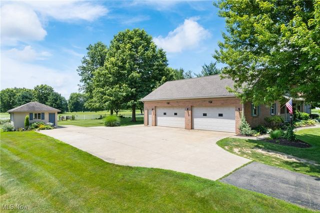 6180 Edison Street NE, Hartville, OH 44632