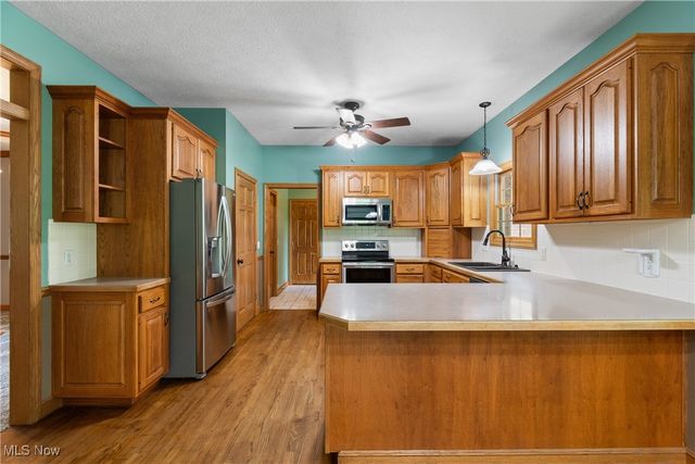 6180 Edison Street NE, Hartville, OH 44632