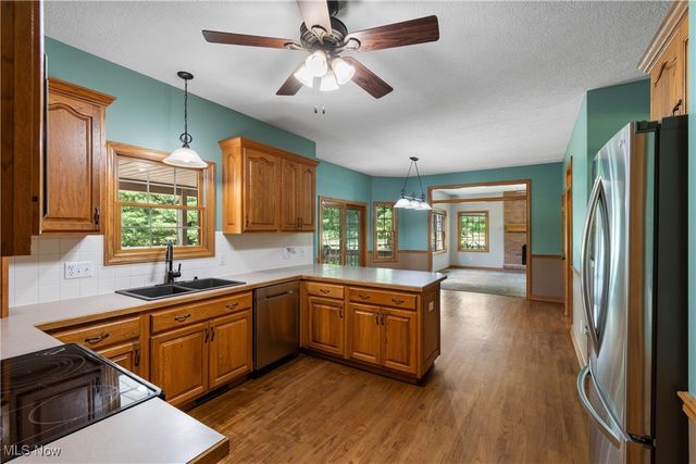 6180 Edison Street NE, Hartville, OH 44632