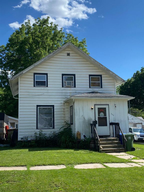 804 10th Avenue, Charles City, IA 50616