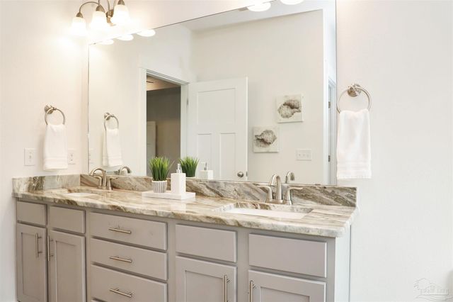 2110 Cambridge Park Dr, Gulf Breeze, FL 32563