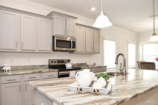 2110 Cambridge Park Dr, Gulf Breeze, FL 32563