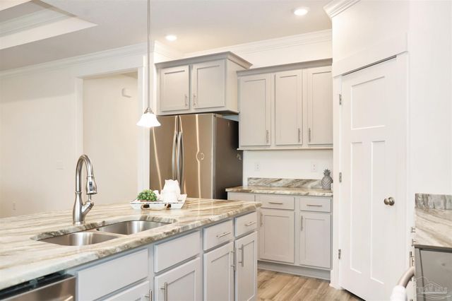 2110 Cambridge Park Dr, Gulf Breeze, FL 32563