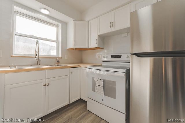 17006 Juliana Avenue, Eastpointe, MI 48021