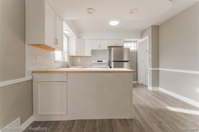 17006 Juliana Avenue, Eastpointe, MI 48021