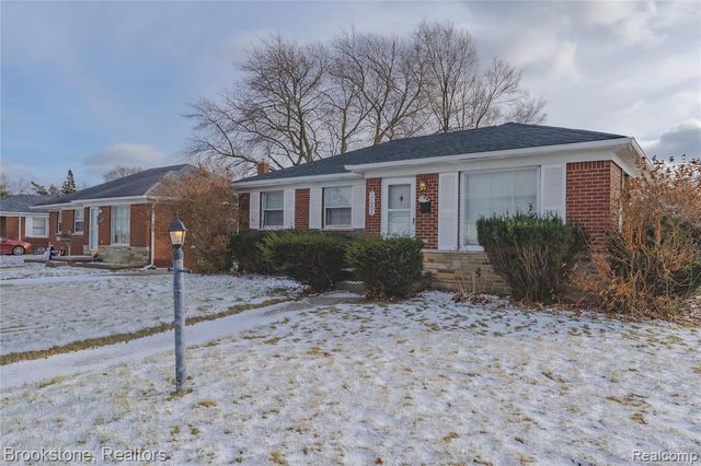 17006 Juliana Avenue, Eastpointe, MI 48021