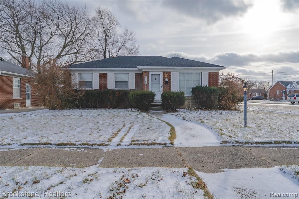 17006 Juliana Avenue, Eastpointe, MI 48021