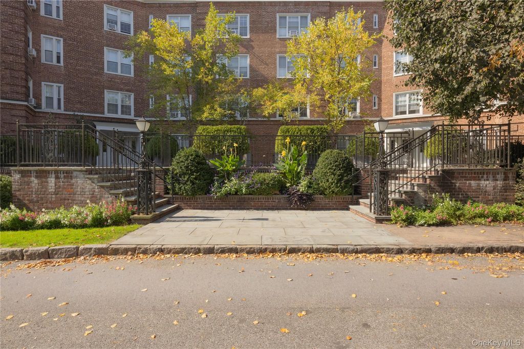 5 Midland Gardens 2L, Bronxville, NY 10708 — photo 2