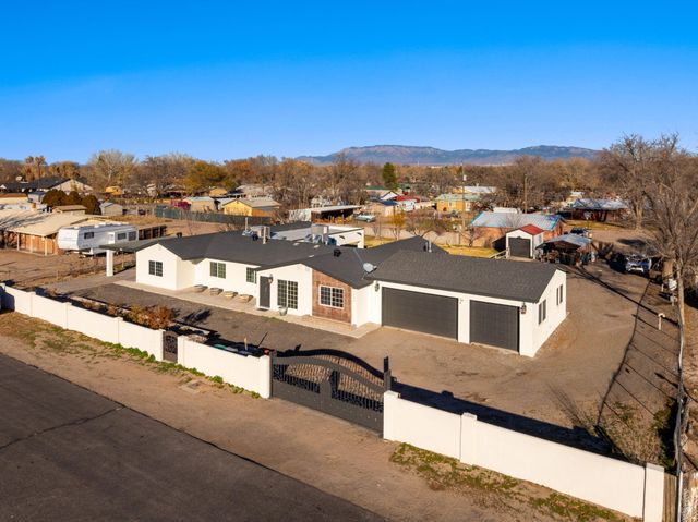 5726 Wood Road SW, Albuquerque, NM 87105