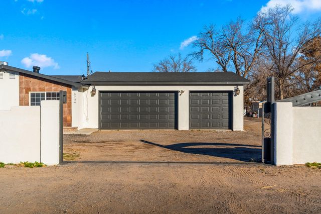 5726 Wood Road SW, Albuquerque, NM 87105