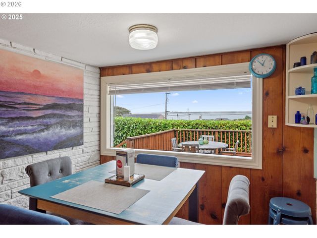 536 S MARPLE St, Coos Bay, OR 97420