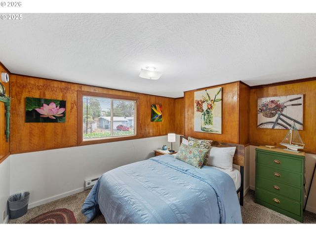 536 S MARPLE St, Coos Bay, OR 97420