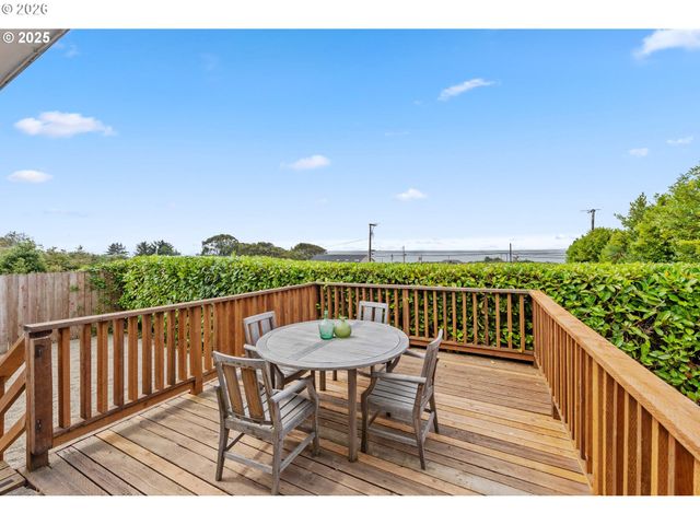 536 S MARPLE St, Coos Bay, OR 97420