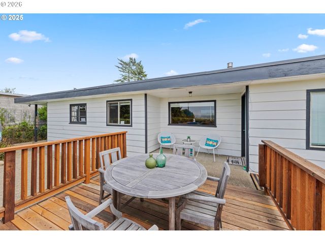 536 S MARPLE St, Coos Bay, OR 97420