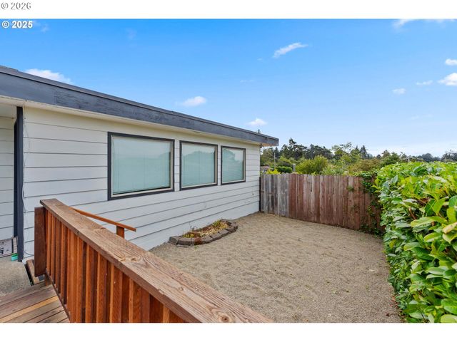 536 S MARPLE St, Coos Bay, OR 97420