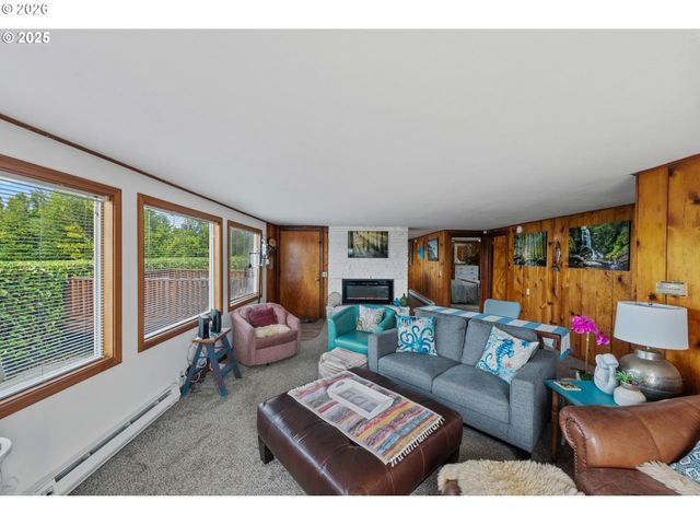 536 S MARPLE St, Coos Bay, OR 97420