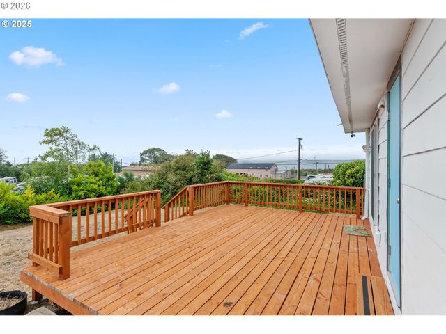 536 S MARPLE St, Coos Bay, OR 97420