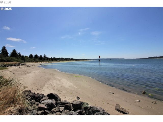 536 S MARPLE St, Coos Bay, OR 97420