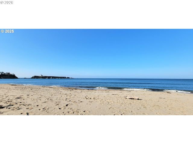 536 S MARPLE St, Coos Bay, OR 97420