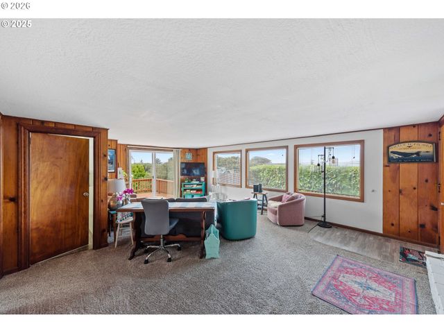 536 S MARPLE St, Coos Bay, OR 97420