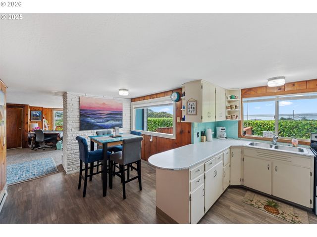 536 S MARPLE St, Coos Bay, OR 97420