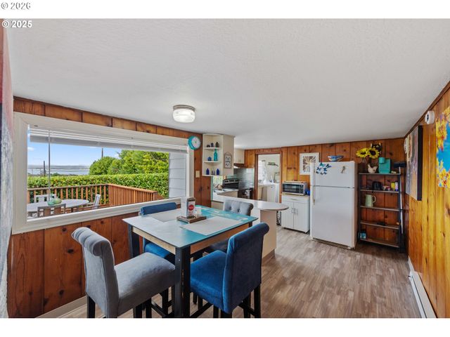 536 S MARPLE St, Coos Bay, OR 97420