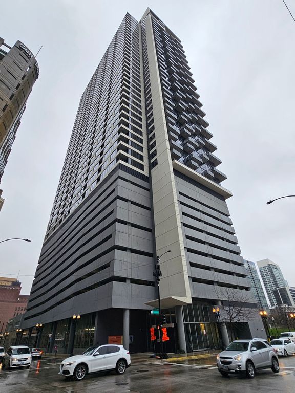 235 W Van Buren Street 2202, Chicago, IL 60607