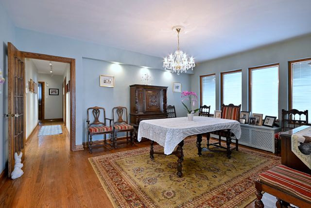 6735 W Raven Avenue, Chicago, IL 60631