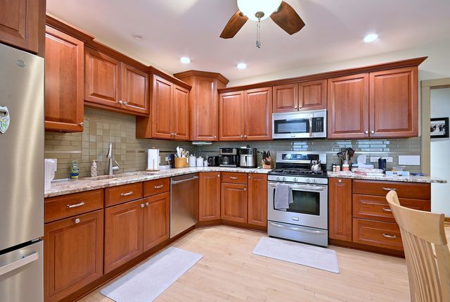 6735 W Raven Avenue, Chicago, IL 60631