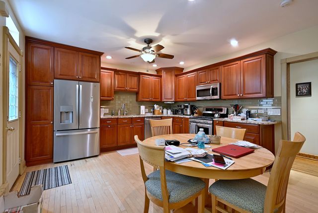 6735 W Raven Avenue, Chicago, IL 60631