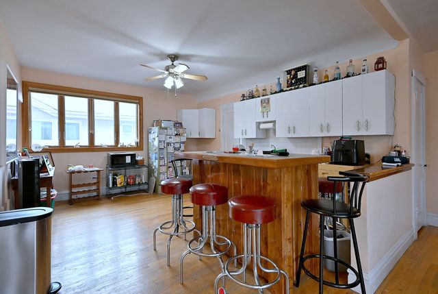 6735 W Raven Avenue, Chicago, IL 60631