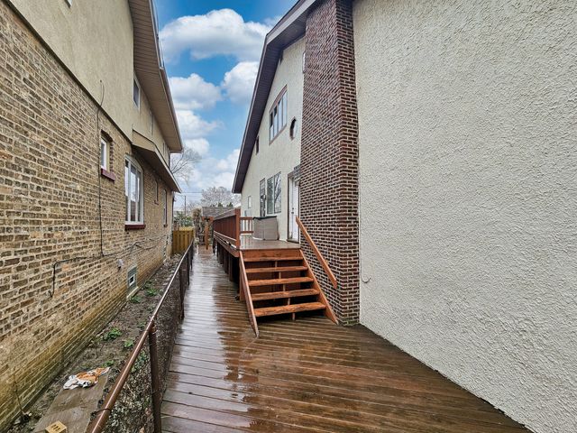 6735 W Raven Avenue, Chicago, IL 60631