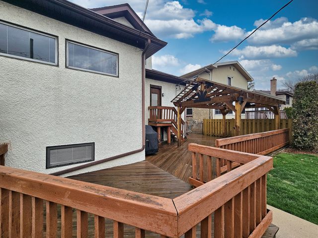 6735 W Raven Avenue, Chicago, IL 60631