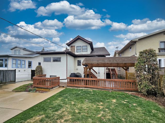 6735 W Raven Avenue, Chicago, IL 60631