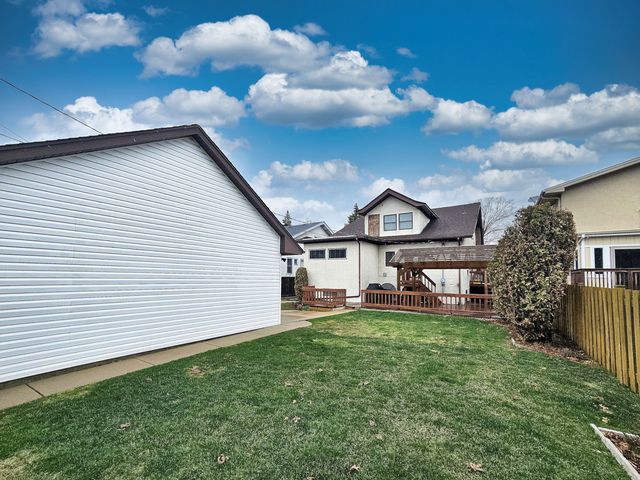 6735 W Raven Avenue, Chicago, IL 60631