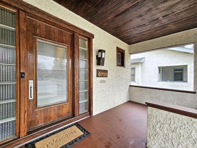 6735 W Raven Avenue, Chicago, IL 60631