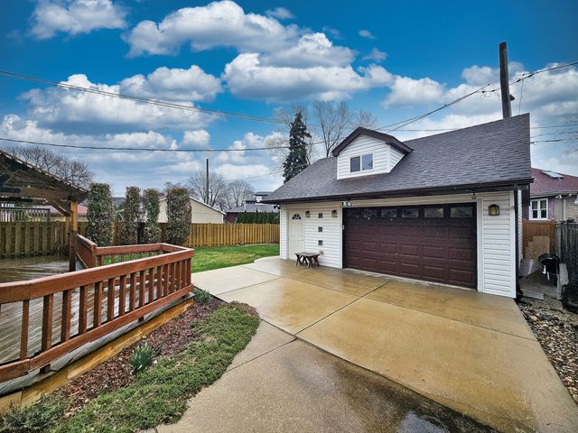 6735 W Raven Avenue, Chicago, IL 60631