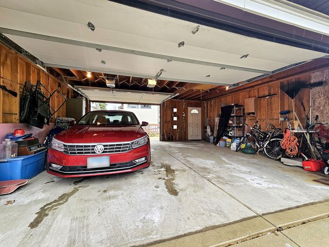 6735 W Raven Avenue, Chicago, IL 60631