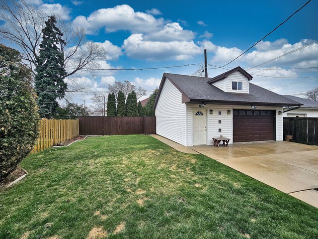 6735 W Raven Avenue, Chicago, IL 60631